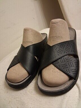 Womens Black FLEXUS Perforated Crisscross Slide Sandals Size 8